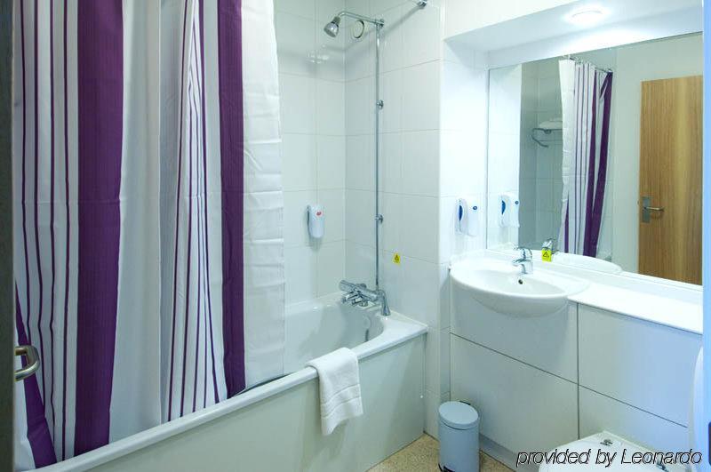 Premier Inn London Gatwick Airport - Manor Royal Crawley  Eksteriør billede