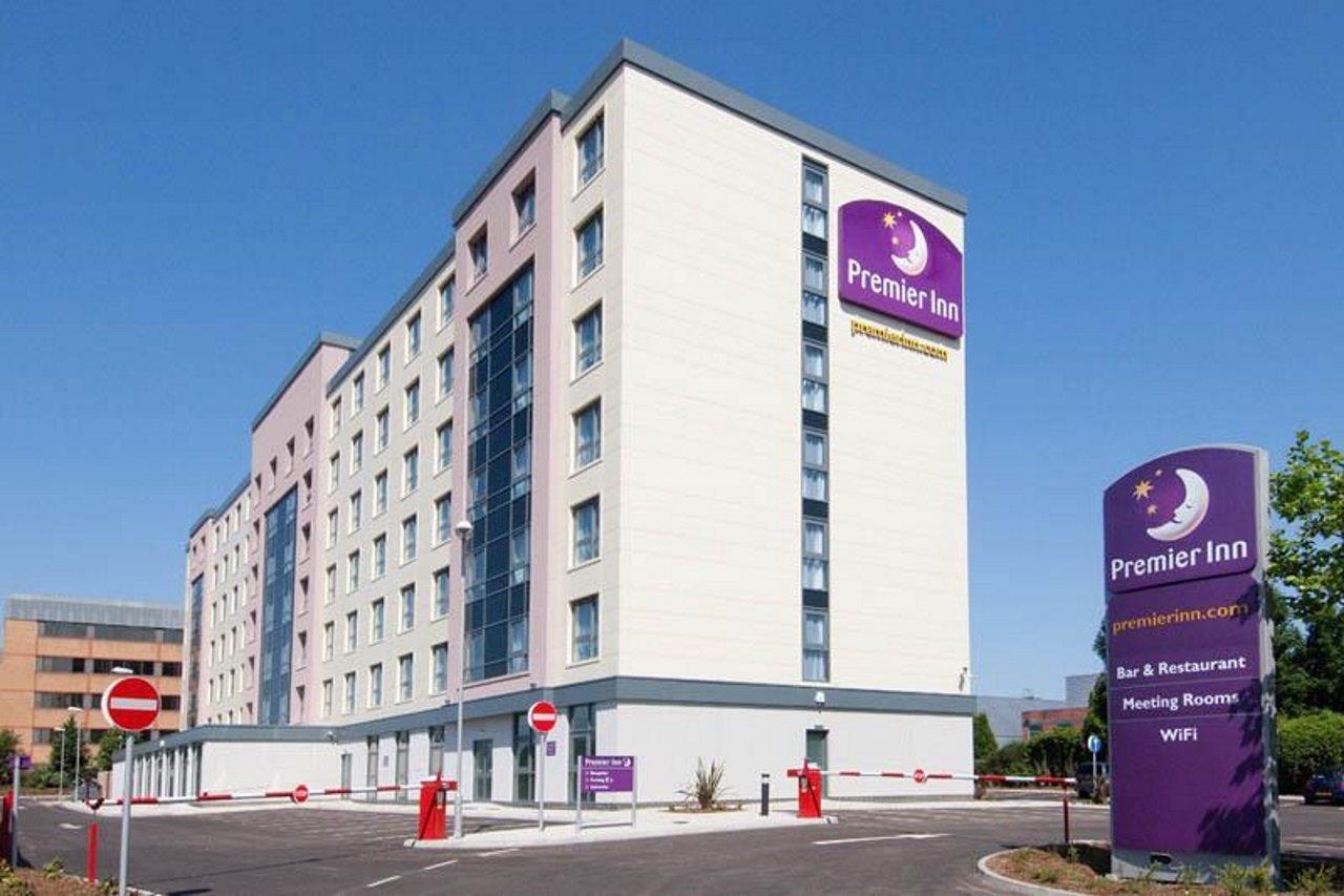Premier Inn London Gatwick Airport - Manor Royal Crawley  Eksteriør billede