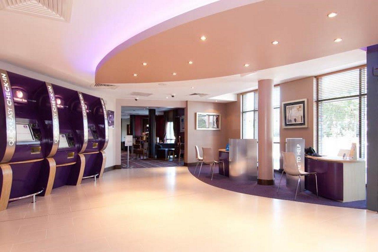 Premier Inn London Gatwick Airport - Manor Royal Crawley  Eksteriør billede