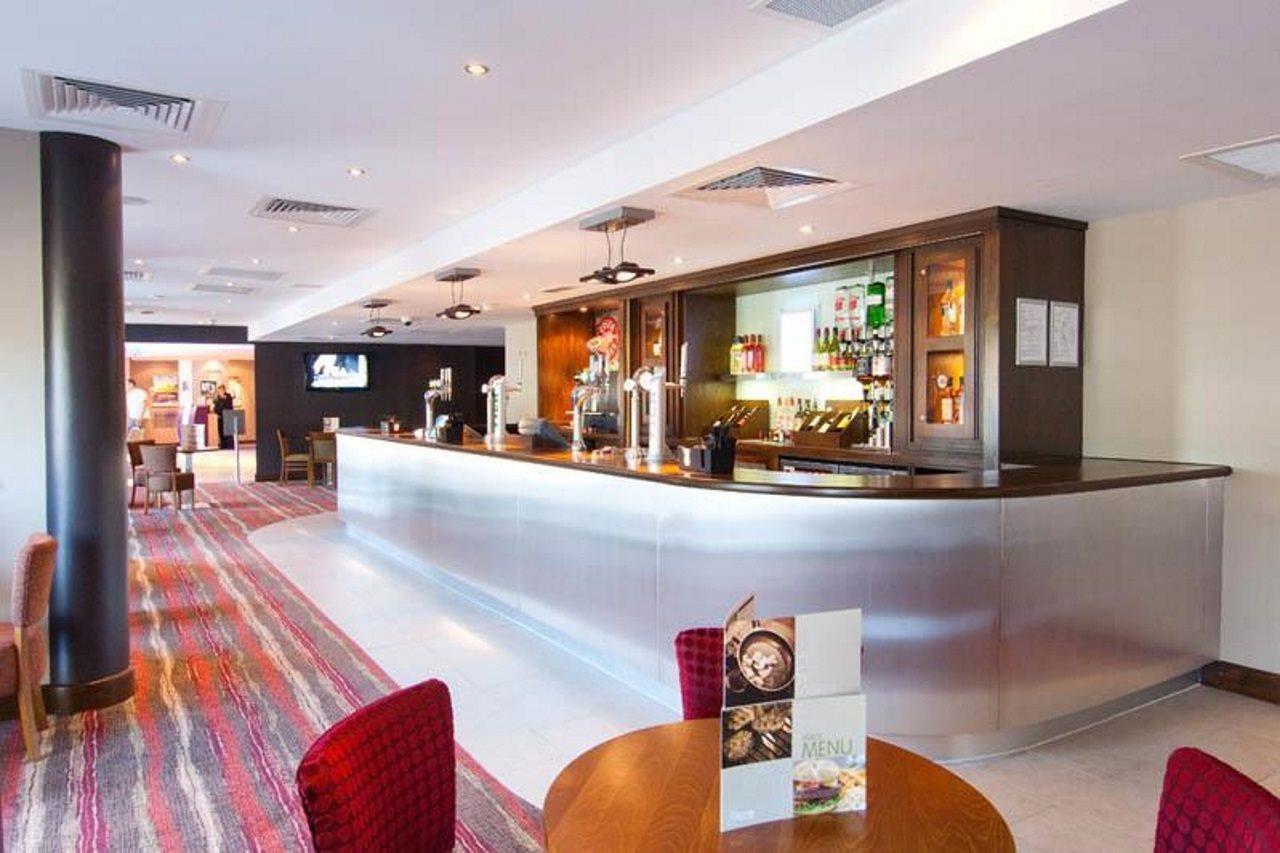 Premier Inn London Gatwick Airport - Manor Royal Crawley  Eksteriør billede