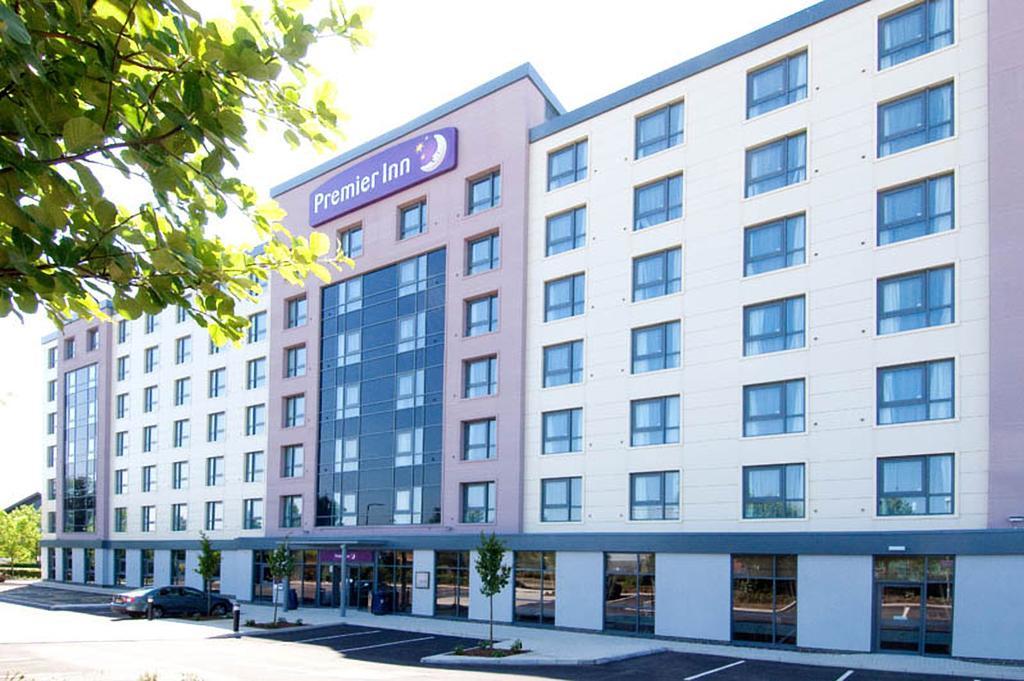 Premier Inn London Gatwick Airport - Manor Royal Crawley  Eksteriør billede